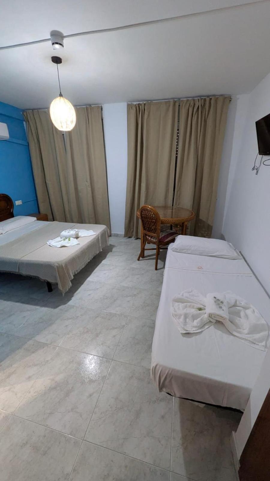 Hostal Europa Таррагона Екстер'єр фото