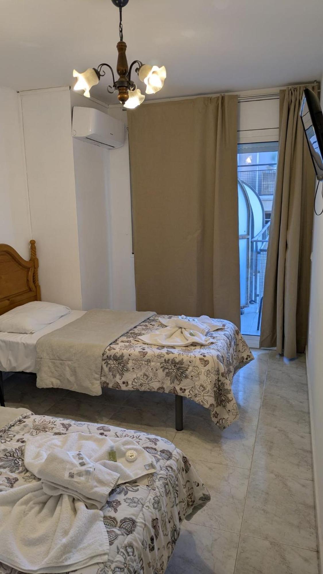 Hostal Europa Таррагона Екстер'єр фото