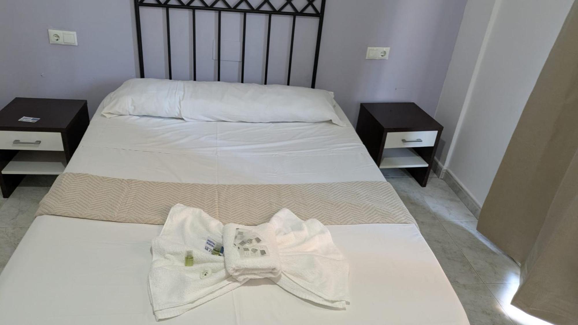 Hostal Europa Таррагона Екстер'єр фото